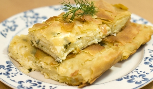 Баница със сирене и готови кори